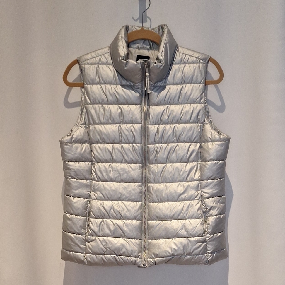 Gap Factory Silver Puffer Vest Size M
